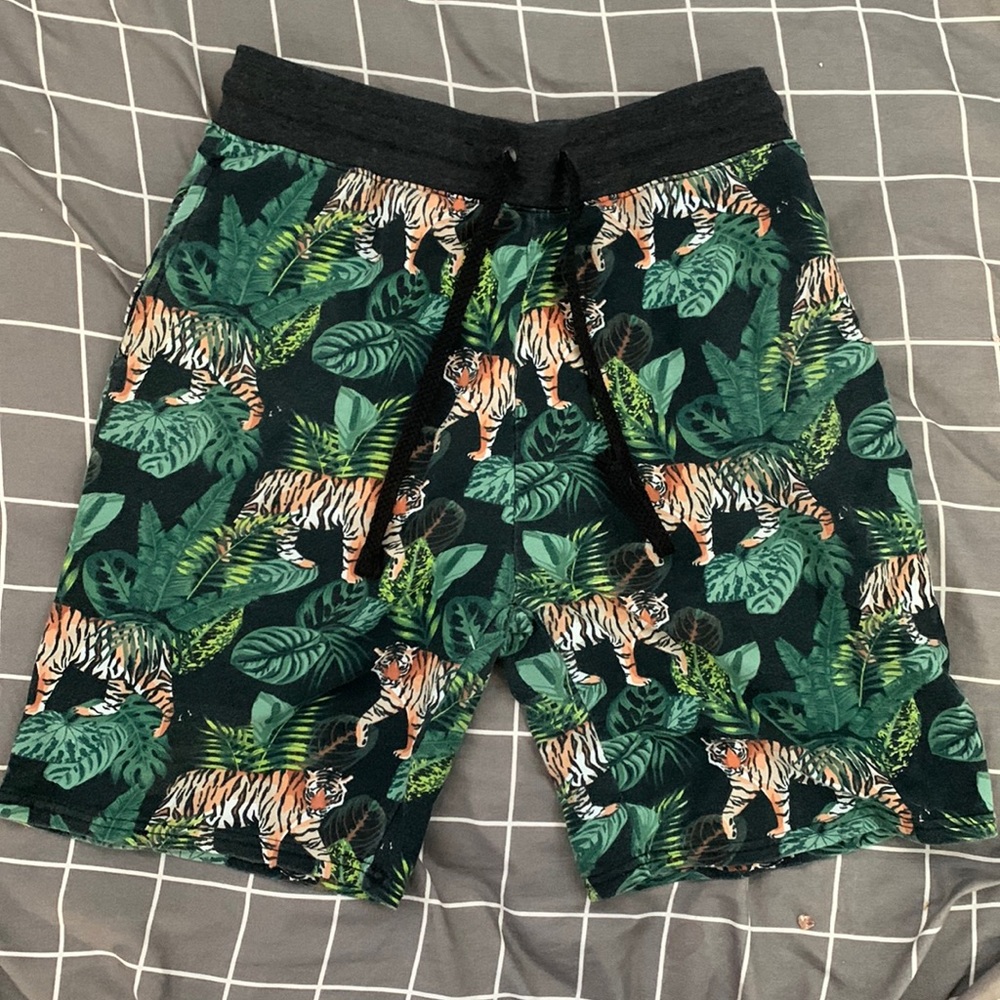 Graphic shorts